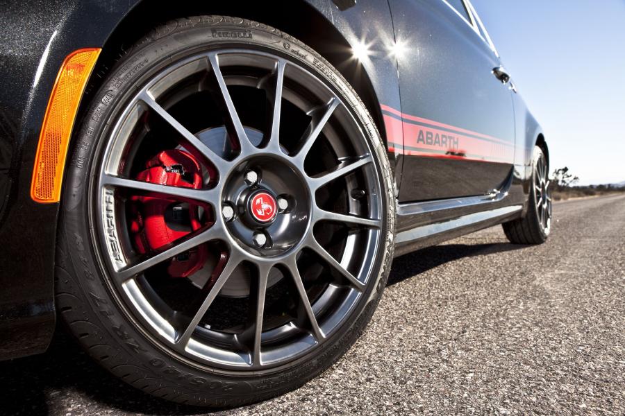 Колеса Fiat 500 Abarth 2012 года  (NA) (фото 31 из 49)